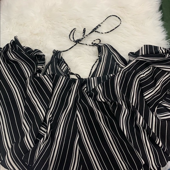 Cal’s Cold Shoulder Striped Blouse Size S (338)‎ - Picture 9 of 11
